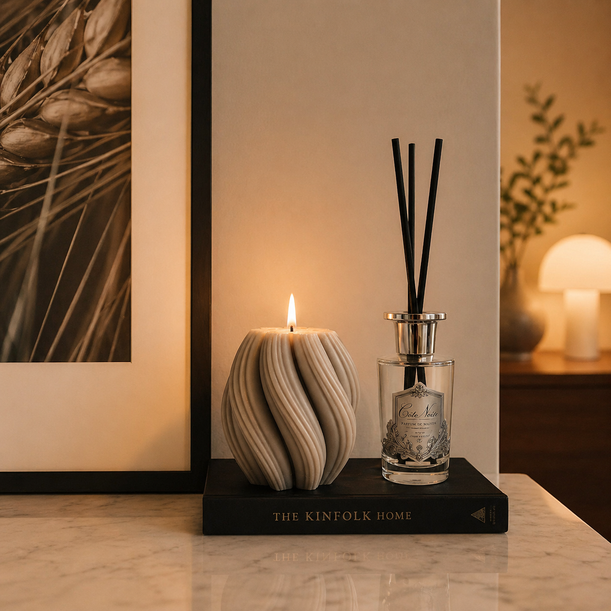 Swirl candle with sea salt and caramel scent by Escape to Paradise, featuring a decorative swirl design and warm, inviting colors.